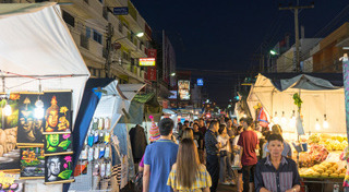 ตลาดกลางคืน