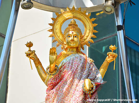 สายมูต้องรู้ เคล็ดลับขอพรพระแม่ลักษมี ไหว้อย่างไรให้ได้ผลแบบปัง ๆ