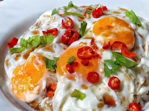 ไข่ดาวพริกสด ราดซอสโชยุ เมนูไข่อร่อยแซ่บไม่ธรรมดา