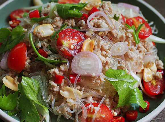 ยำวุ้นเส้นหมูสับ เมนูยำรสแซ่บทำง่าย พร้อมเทคนิคเส้นไม่อืด