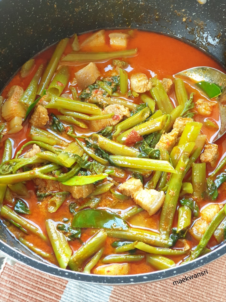 แกงเผ็ดผักบุ้ง