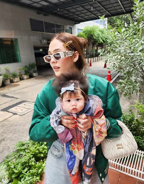 ภาพจาก : Instagram chomismaterialgirl