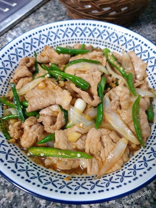 ผัดพริกหมู