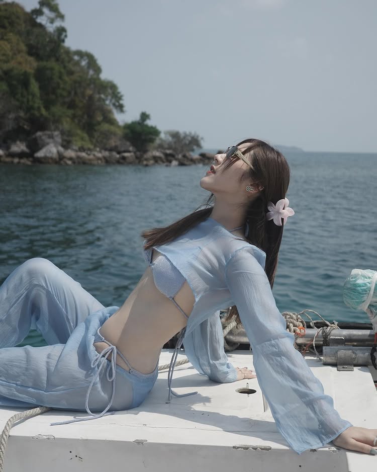 พลอย พลอยสุรีย์ ไอดอลสาวสุดฮอต