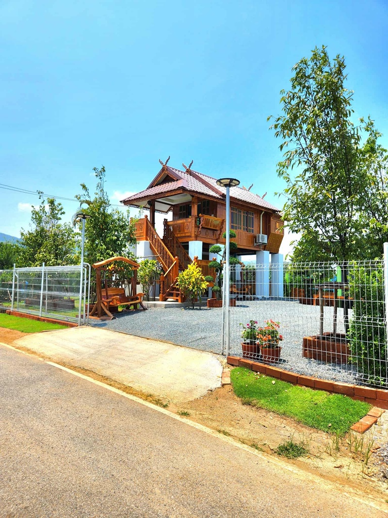 บ้านกลางทุ่ง