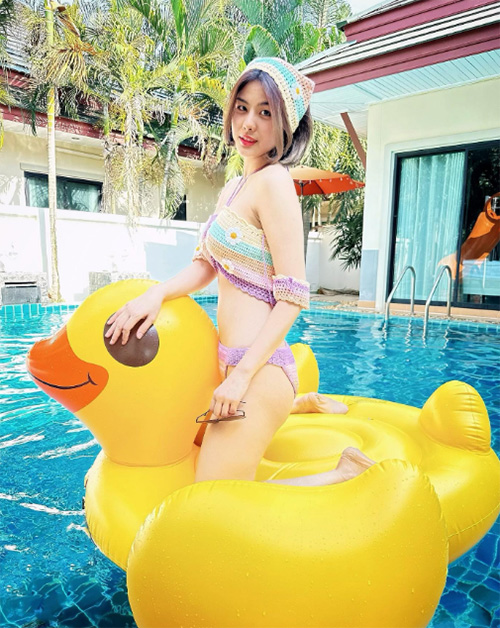 หนิง ปัทมา ชุดว่ายน้ำ