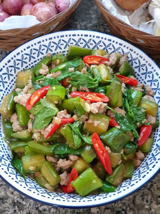ผัดมะเขือยาวหมูสับ