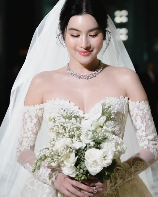 ส่องชุดเจ้าสาว ออน สมฤทัย 7 แบบ 7 ลุค หรูหราสมฐานะ
