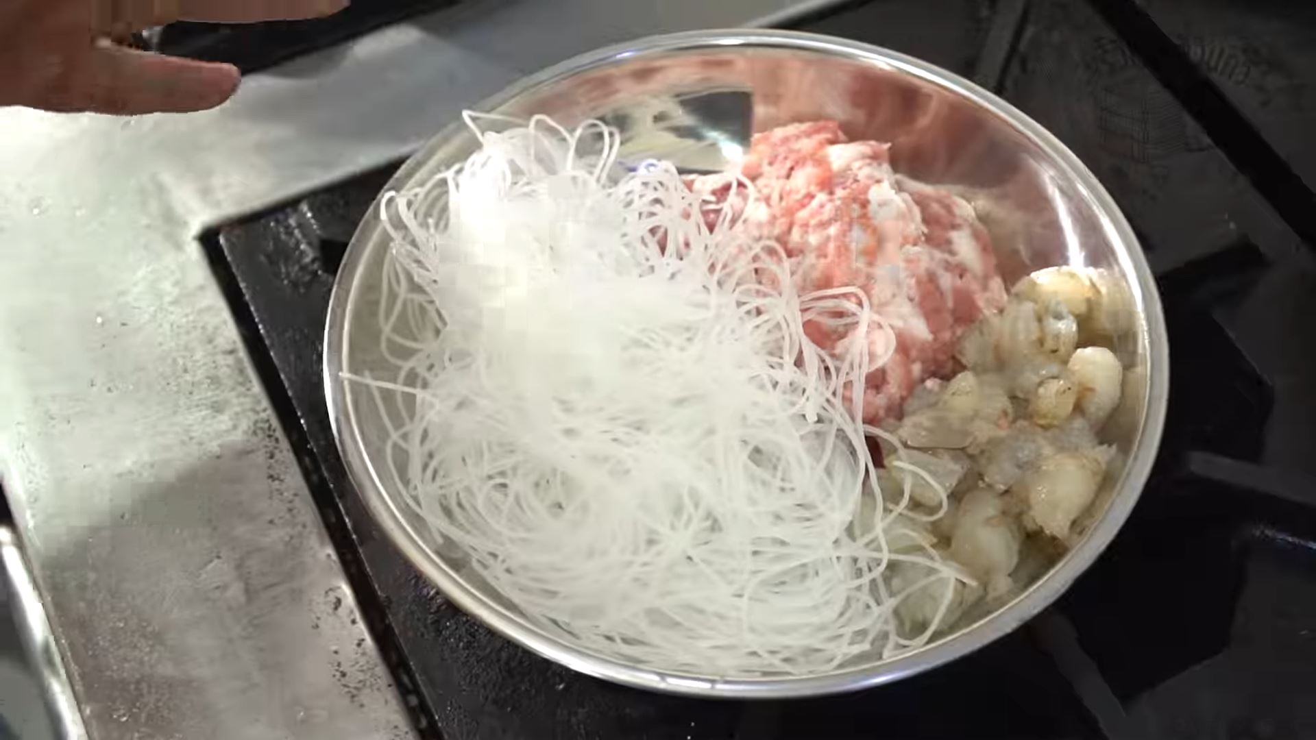 ยำวุ้นเส้น