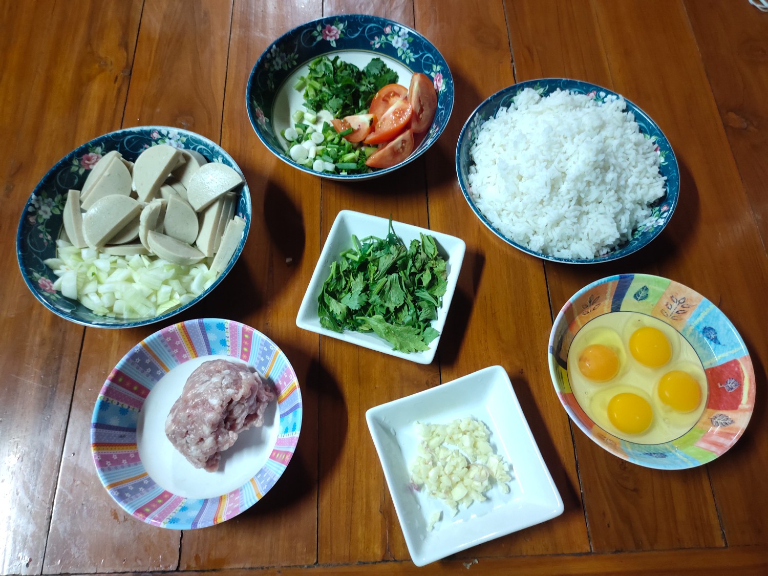 ข้าวผัดหมูยอ