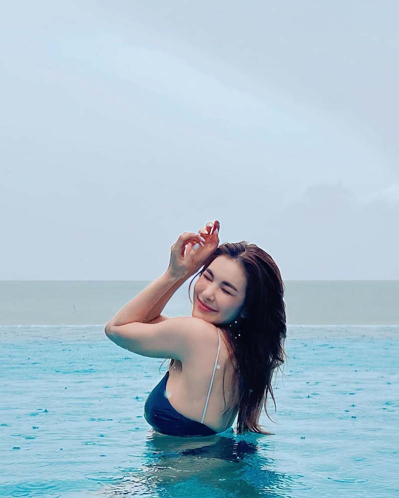 โบว์ เบญจวรรณ ชุดว่ายน้ำ