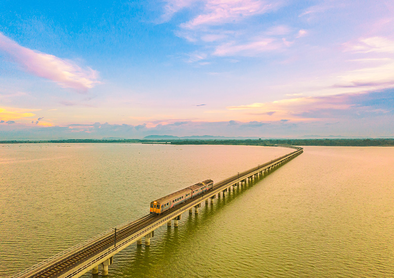รถไฟลอยน้ำ 2563
