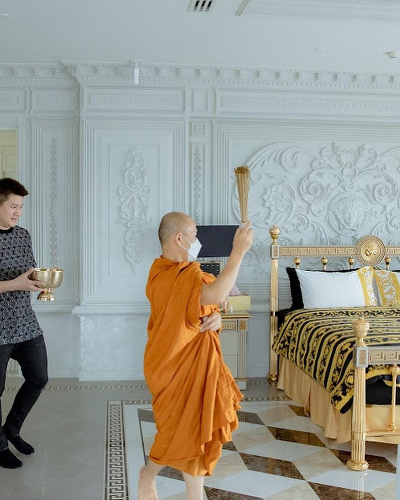 ไฮโซกี้ ทำบุญเพนท์เฮ้าส์หรู Versace 300 ล้าน