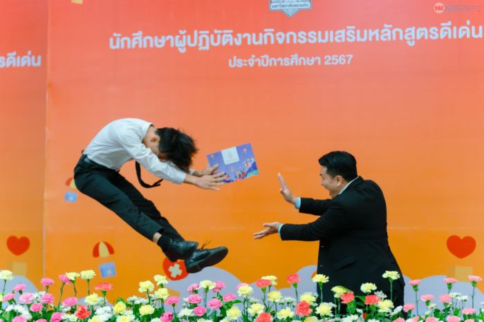 ไวรัล พิธีมอบเกียรติบัตร ม.ขอนแก่น