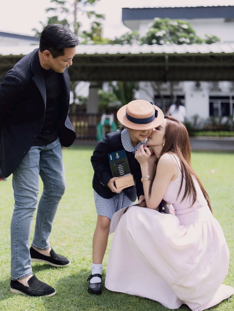 เป้ย ปานวาด เผยโมเมนต์อบอุ่น ป๊อป นิธิ มารวมตัว ร่วมยินดีความสำเร็จของ น้องปาลิน