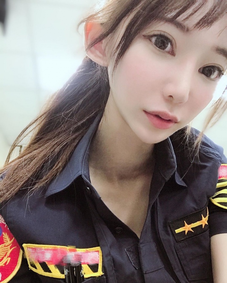 ตำรวจสวย