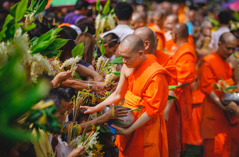 งานเข้าพรรษา 2568 ตักบาตรดอกไม้ สระบุรี