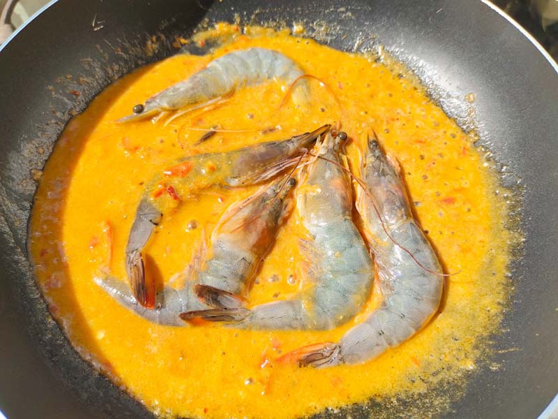 แกงเผ็ดกุ้งมะเขือเปราะ