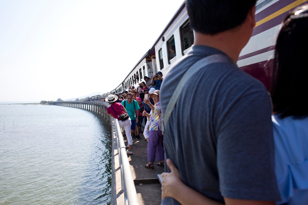 รถไฟลอยน้ำ 2566-2567
