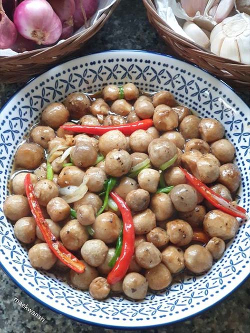 เห็ดฟางผัดพริกไทยดำ