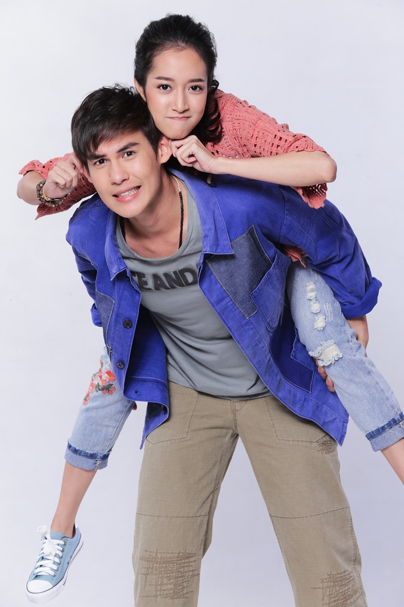 จันทร์กระจ่างที่กลางทุ่ง