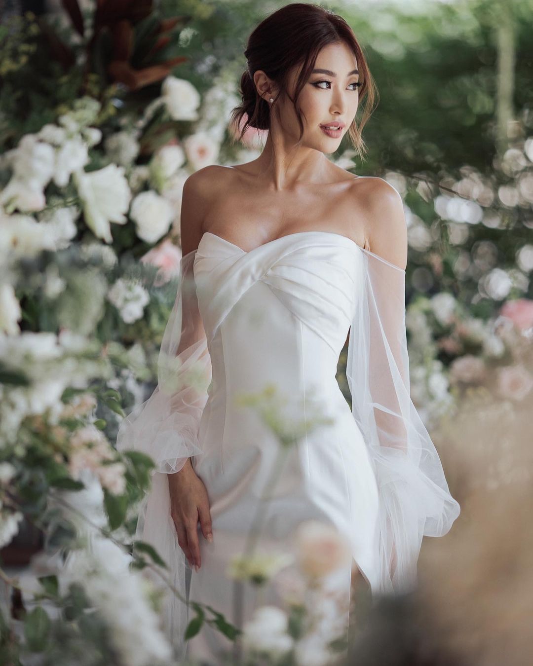 ยิปซี คีรติ, นิโคลัส ฮอว์