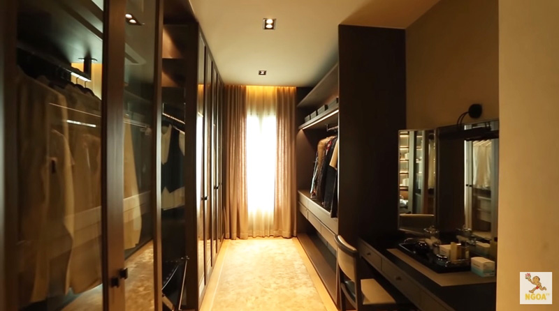 Walk-in Closet