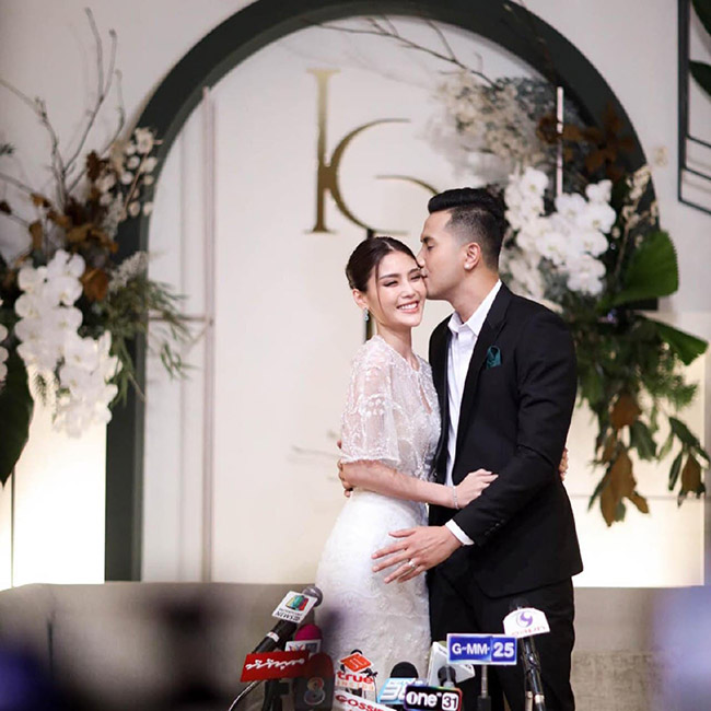 ชุดแต่งงาน, กร ษิภูตา