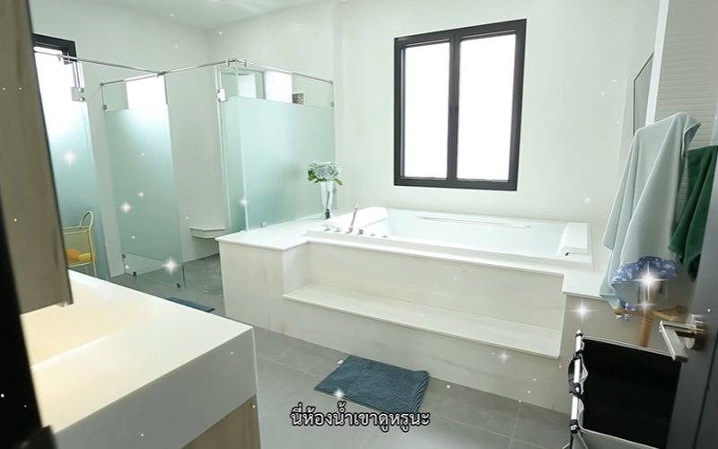 บ้าน ชมพู่ ก่อนบ่าย
