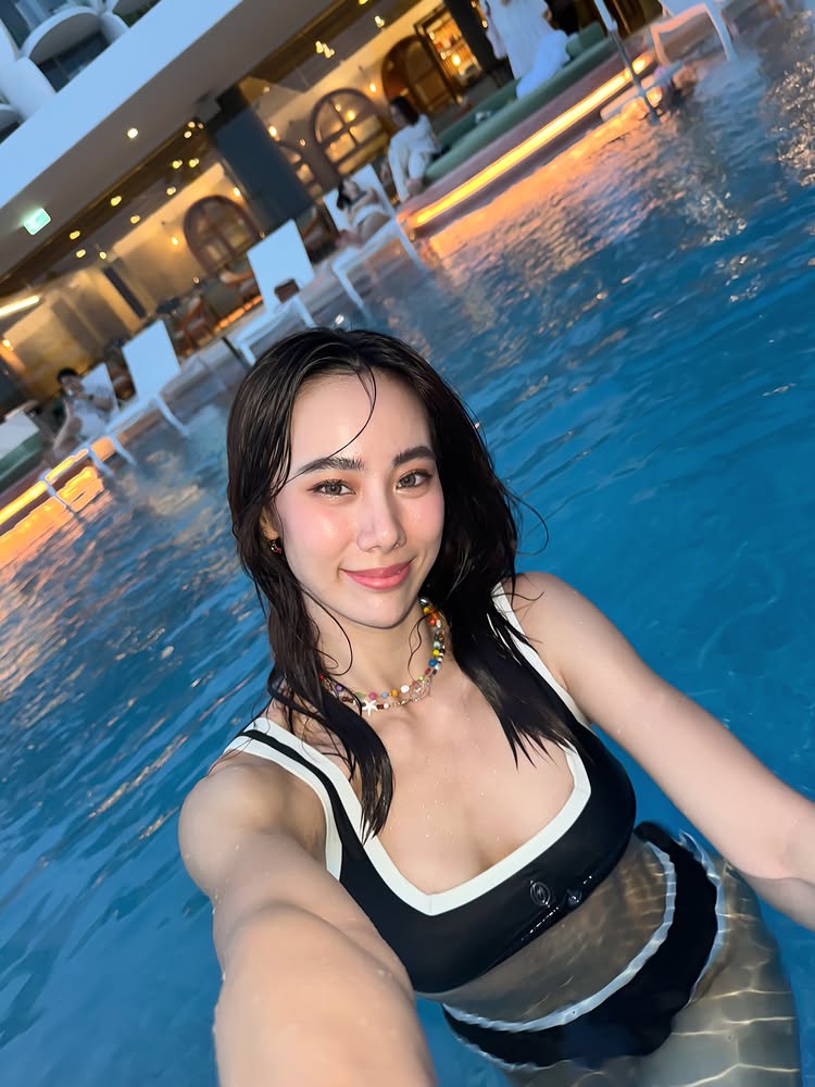 ญิ๋งญิ๋ง ศรุชา นุ่งทูพีซ อวดหุ่นสวยเซี้ยะริมสระ