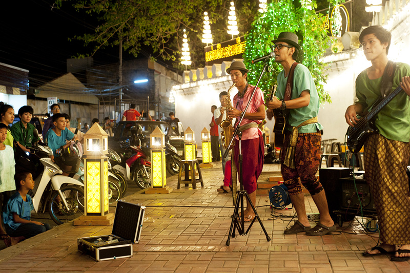 ภาพจาก : joyfull / Shutterstock.com
