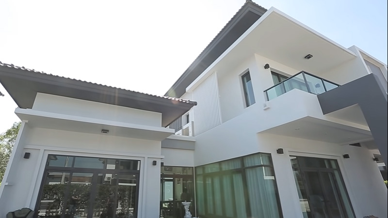 บ้านใหม่ บอล เชิญยิ้ม