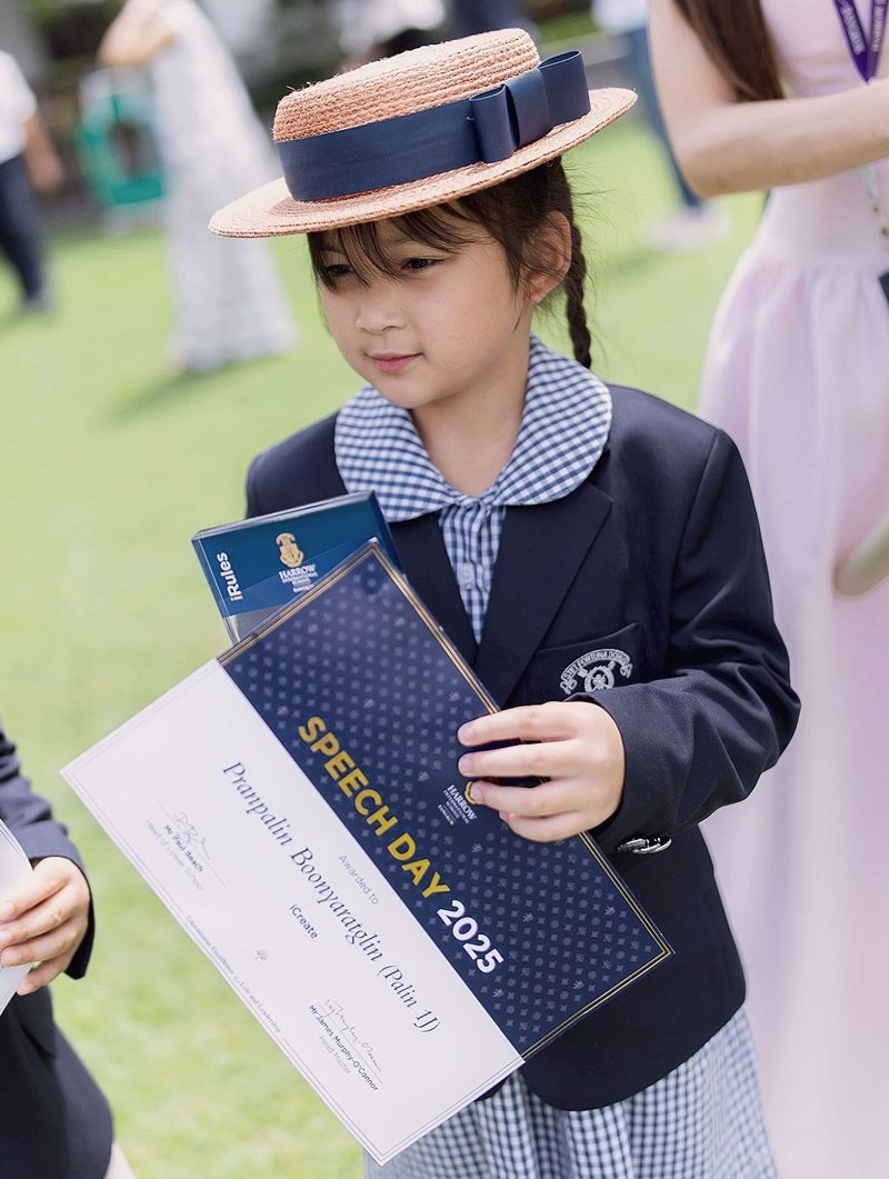 เป้ย ปานวาด เผยโมเมนต์อบอุ่น ป๊อป นิธิ มารวมตัว ร่วมยินดีความสำเร็จของ น้องปาลิน