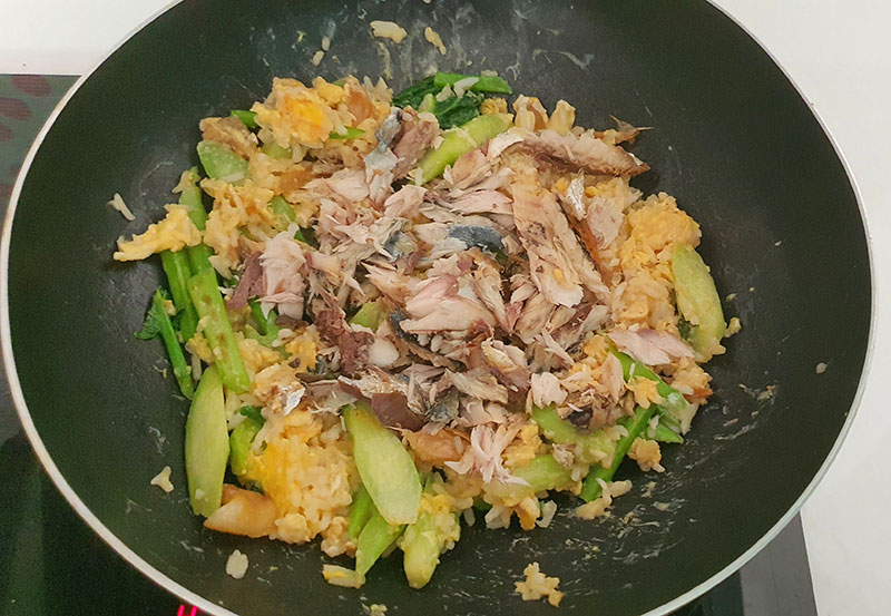 ข้าวผัดปลาทู เมนูอาหารจานเดียว วิธีทำง่าย ๆ