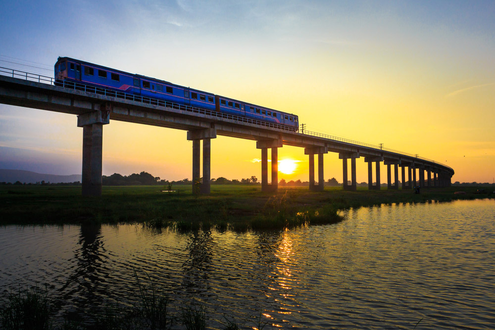 รถไฟลอยน้ำ เขื่อนป่าสักชลสิทธิ์