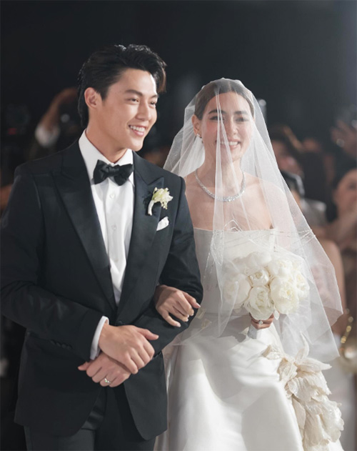 คิมเบอร์ลี่ ชุดแต่งงาน