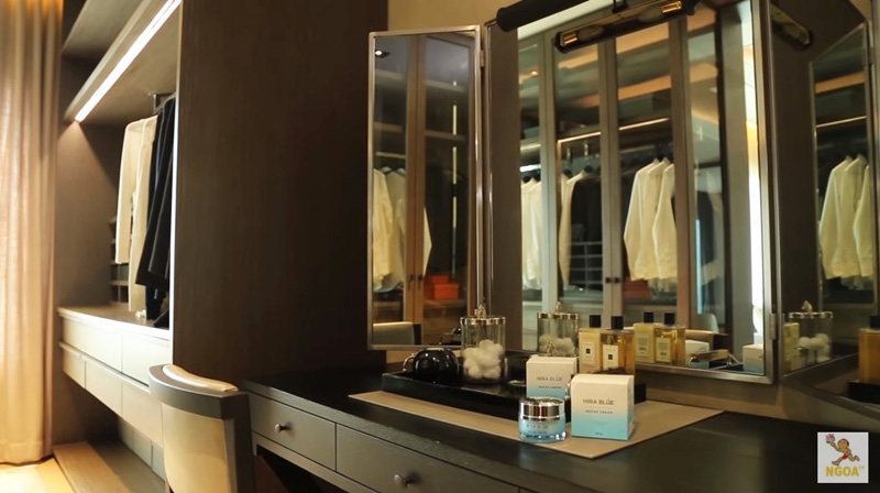Walk-in Closet