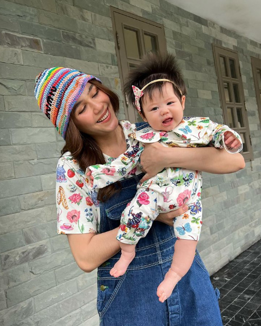 ภาพจาก : Instagram chomismaterialgirl