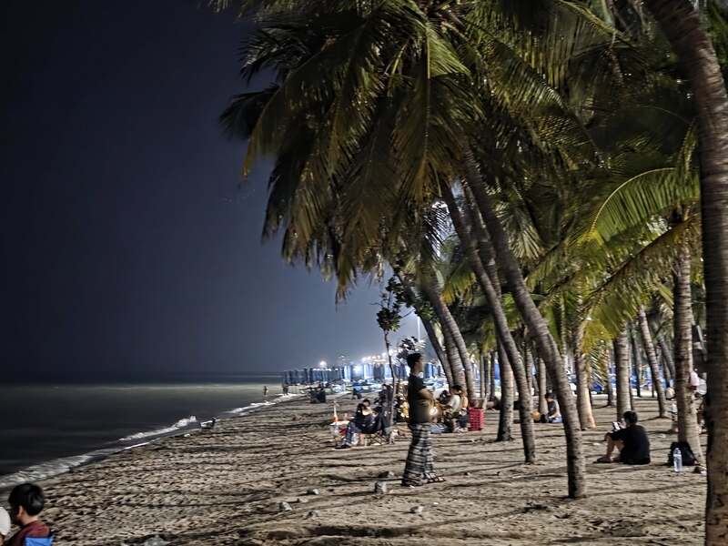 เที่ยวหาดบางแสน