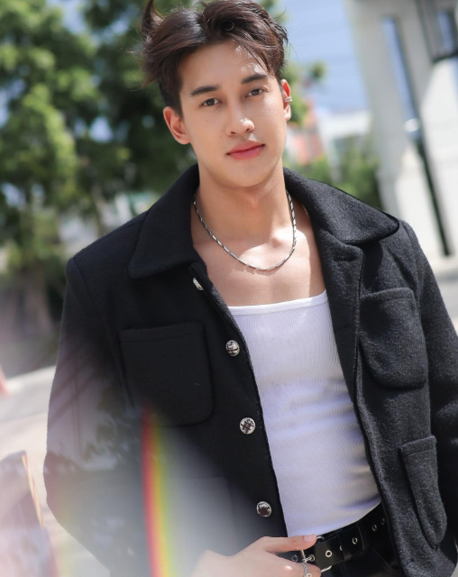 เชลล์ ธกฤต
