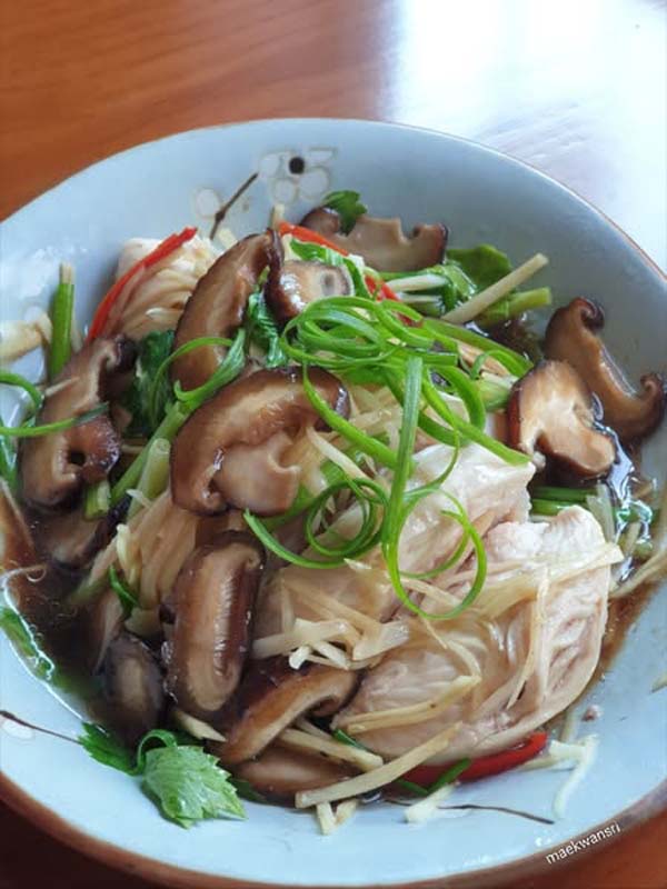 อกไก่นึ่ง