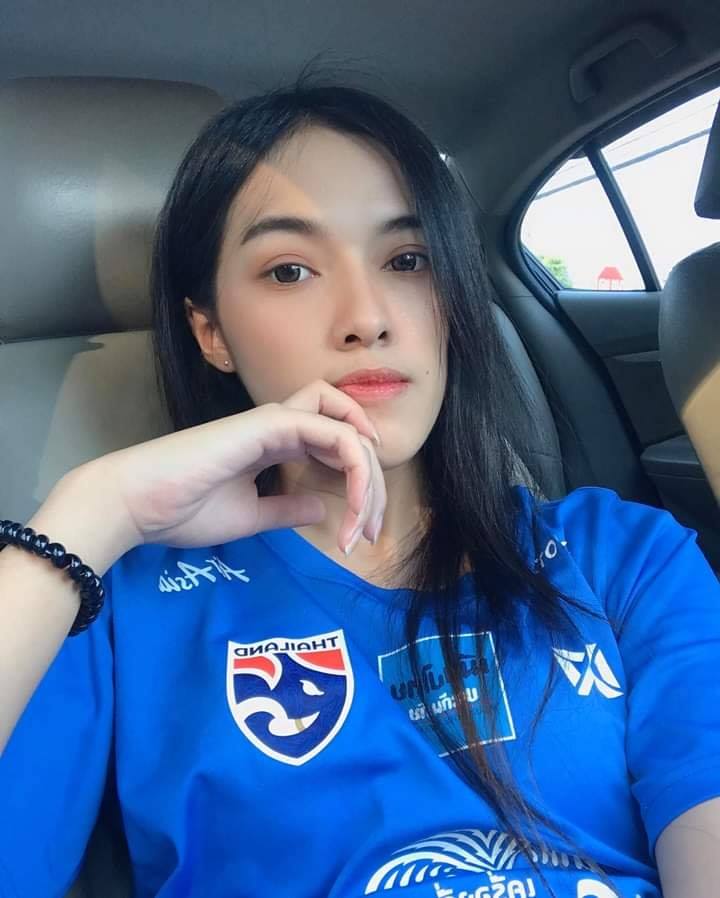 หญิงเป๋อ
