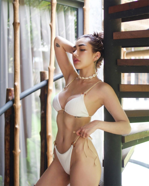 ส่องภาพ เบล บุษยา ในชุดว่ายน้ำแซ่บ ๆ อวดหุ่นเซ็กซี่เต็มแม็กซ์