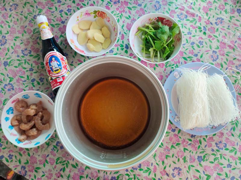กุ้งอบวุ้นเส้น