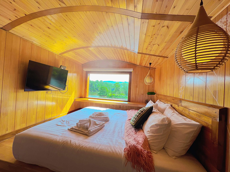 ที่พักไทรโยค ริมแม่น้ำแคว U HAUS Train Cabin Resort