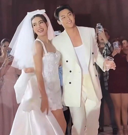 คิมเบอร์ลี่ ชุดแต่งงาน