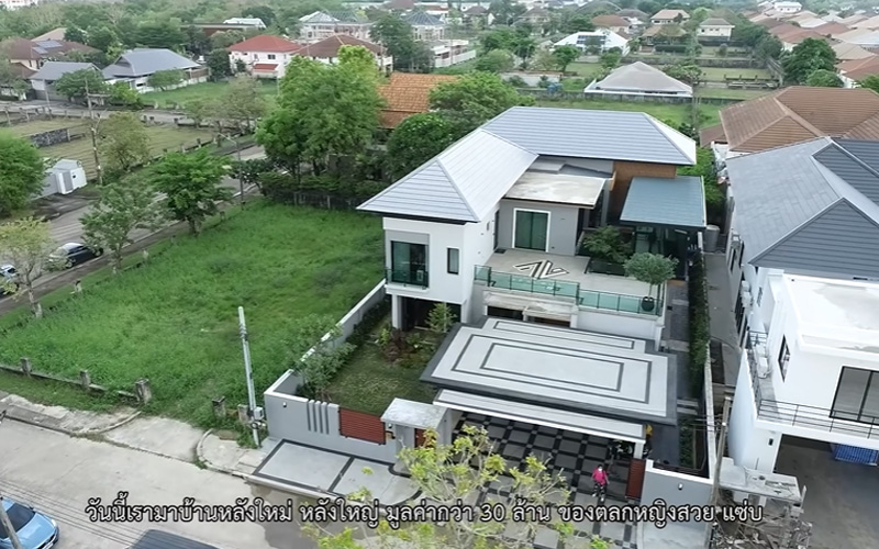 บ้าน ชมพู่ ก่อนบ่าย