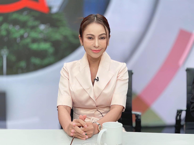 นิกกี้ขยี้ข่าว ประวัติ