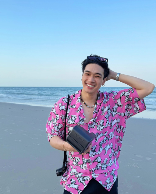 5 ลุคเท่ ๆ แต่งตัวไปทะเล ผู้ชาย ใส่ชุดแบบไหนให้ดูดีมีสไตล์ แม้ในวันพักผ่อน