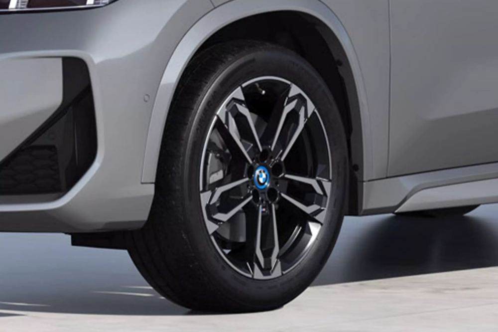 bmw iX1 L